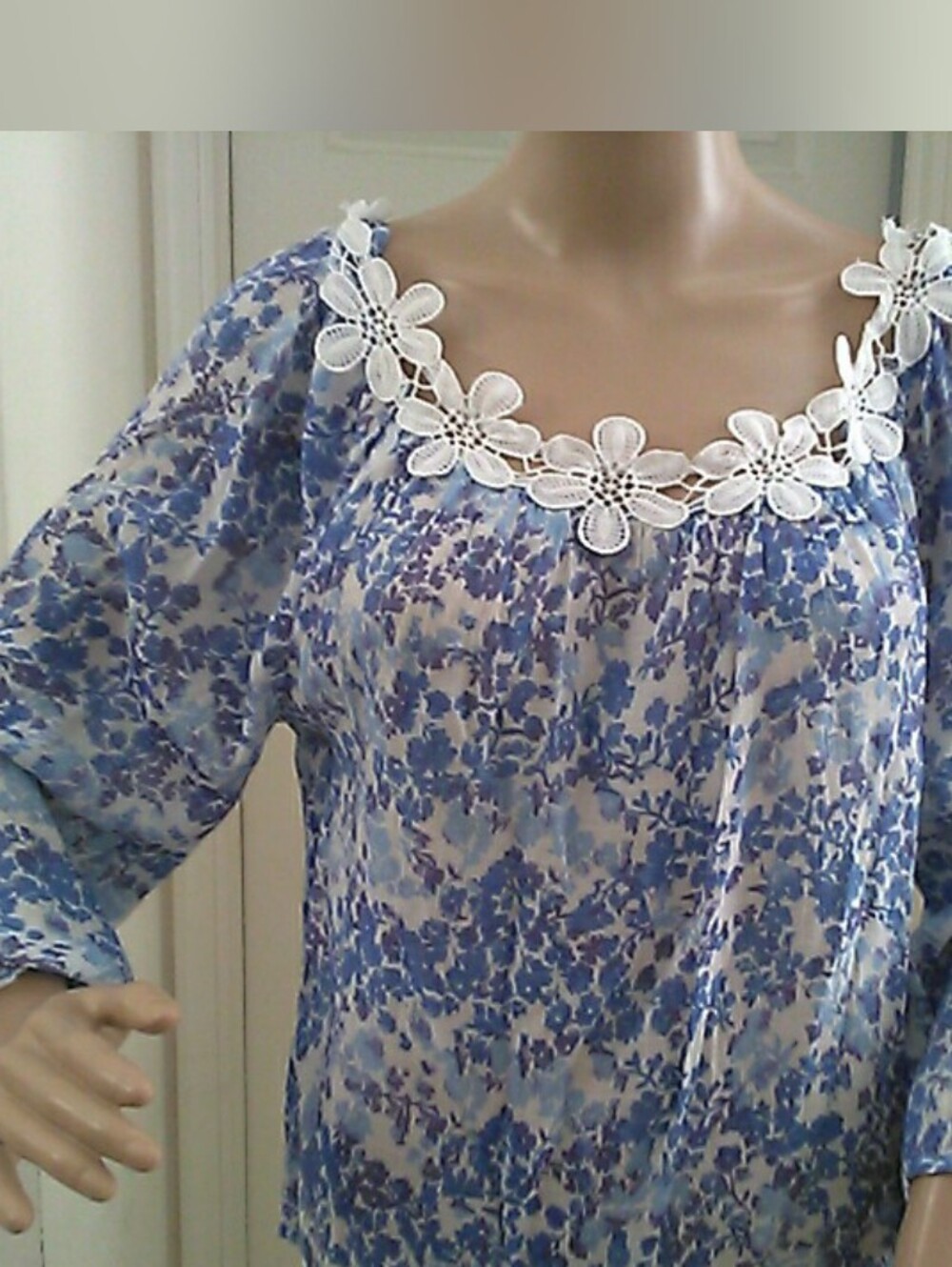 NWOT Unique Spectrum Blue Floral Peasant Blouse White Daisy Lace SZ XL DARLING
